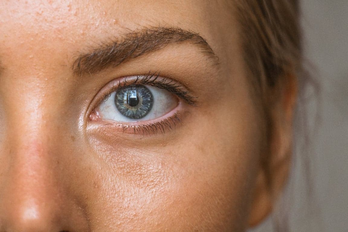The Ultimate Skincare Routine for Oily Skin: Understanding Sebum, Sebaceous Glands, and How to Control Shine